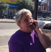 Женщина устроила истерику в самолете, увидев рядом мужчину в кепке MAGA