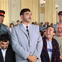 Ну теперь так: " А он не может сесть!"