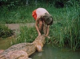 29-летний посетитель насмотрелся советского фильма "Гостья из будущего" и полез к рептилии