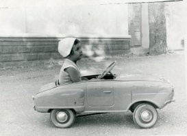 Прокат детских педальных автомобилей в ЦПКиО им. Горького. Казань. 1962г.