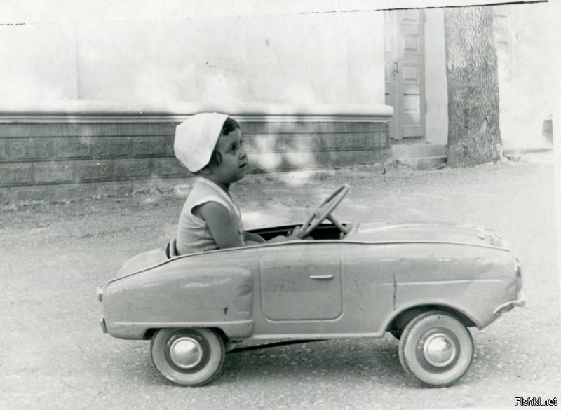 Прокат детских педальных автомобилей в ЦПКиО им. Горького. Казань. 1962г.