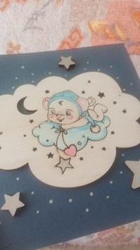 Только вот надо добавить что резка лазером .. максимум окрашивание ручное и лакирование рамки .. хотя я бы сначала на принтере фон цвета сделал .. потом в станок лазерный листы ... потом только склеить останется (вот тут только ручная работа) .. я подобное штампую на работе