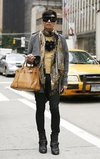 Новая востребованная профессия появилась среди модниц с Патриков