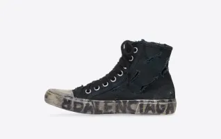 Nike выпустили грязные и поношенные кроссовки