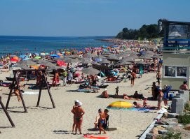 Это было в прошлом июле. Посчитаешь сколько никого тут, умник - юморист?