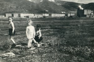 Северное лето. Чукотка. Посёлок Иультин. 1958г.