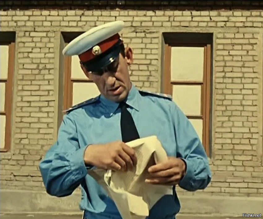 На песчаный карьер - три человека, двоим не справиться...