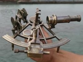 Вывезти этого умудренного жизненным опытом командира в океан, дать эту штуку, пусть домой добирается.