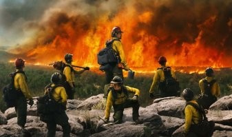 Просто так такие там деньги не платят. Вокруг леса, и хорошо если успеют её эвакуировать. Есть фильм про сгоревшую пожарную команду.