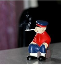 О, да!!! Помню этого дедка, в конце 70-ых... Вот только сигаретки для него проблематично было найти.