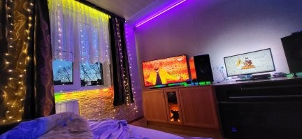 Вот вроде пропаганды мечты - а вообще неохота...Красивые картинки перекрываются кучей мелкого геммора..Мне в Питере достаточно меланхолично сгонять на закат вечерком на залив Финский,прогуляться и уже хорошо )))
В квартире одна комната сделана с разной светодиодной подсветкой (подоконник,потолок (тоже разными цветами) комоды - мне такой уют нравится.Псевдо камин себе сделал ))) За окном дождь/вьюга/ветрище, а ты такой лежишь под одеялком,тепло,хорошо,Тв смотришь...