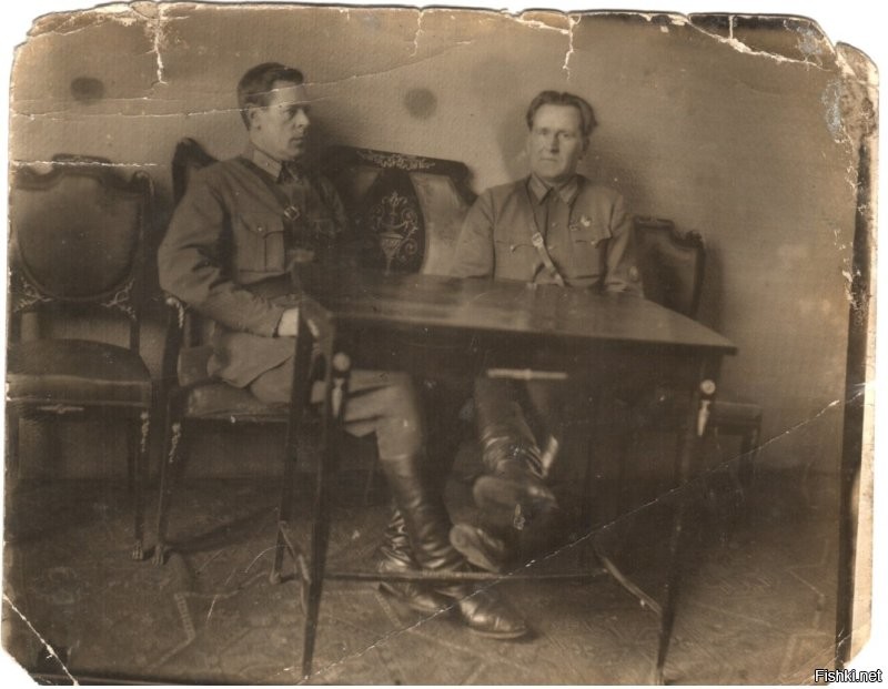Деды:
1. 3 гв. тк город Нарва 1944г.
2. Калач-на-Дону, 1940 г.  Дед, слева, с сослуживцем.