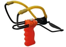 у меня такая, стреляет стальными шариками, компактная, работает тихо, очень мощная.