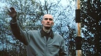 ты - гАнтон, и он гАнтон! А я виконт Де Бражелон! 
фото питора фарфорова в колготках добавишь сам...