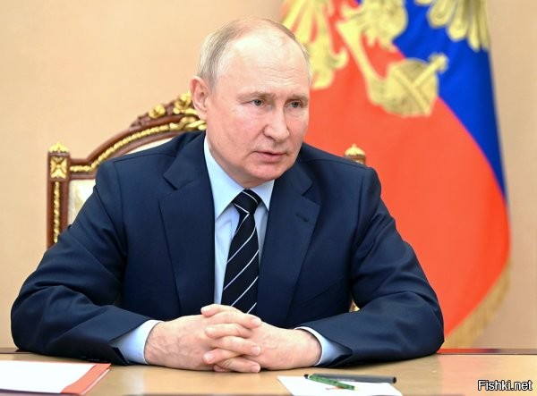 Путин назвал прошедший день очень хорошим и насыщенным



МОСКВА, 8 мая - РИА Новости. Президент РФ Владимир Путин назвал свой рабочий день в Кремле 8 мая очень хорошим и насыщенным.
Путин по завершении официального обеда для глав делегаций, который прошёл в Кремле в четверг вечером, лично проводил высоких гостей, с которыми завтра встретится на Параде Победы, соответствующее видео распространила пресс-служба Кремля.
Президент пожал руки лидерам и обменялся с каждым из них краткими репликами, а с некоторыми - например, с президентом Бразилии Лулой да Силвой - обнялся.
«
"Очень хорошие встречи. Хороший вечер был", - сказал председатель КНР Си Цзиньпин, покидая Кремль.
"Спасибо. И день был очень хороший. Очень насыщенный", - сказал Путин, прощаясь с лидером Китая до завтра.
 

Пожелаем президенту России здоровья, сил и успешно провести все мероприятия 80-летия Великой Победы!