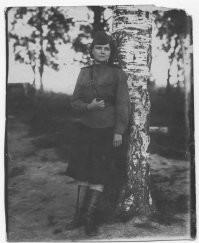 zayebuchek, наглею, конечное, но может ещё и фото тёти отрихтуешь? Тоже пол - войны прошла.