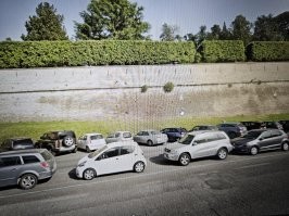 Не пойму за что минус поставили,там так то реально высокая стена.