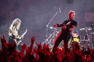 Ещё добавлю...
"Рев. Драйв. Рок": Metallica получила шквал гневных сообщений от русофобов
20 июня 2024
То ли музыканты Metallica ненароком проговорились, то ли их маркетологи что-то напутали. Но оправдываться Джеймс Хетфилд перед “цивилизованным Западом” будет теперь долго.

Шутка ли, американская метал-группа выпустила анонс концерта на русском. "Рёв. Драйв. Рок"   гласит постер любимых многими металлистов на ненавистном ныне многими языке. Рёв, кстати, действительно был. В комментариях.

Речь идёт об интерактивном концерте в игре Fortnite, а сам анонс появился в соцсетях Metallica. А вскоре последовал и тот самый рёв от поклонников группы из числа русофобов.