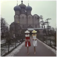 А девуш.... ой, бабушки не будут извиняться, как это теперь принято?