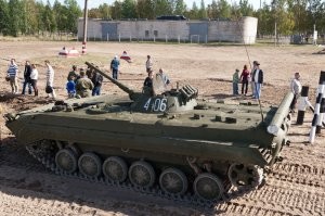 У БМП-1 башня раза в 1,5 меньше была.
