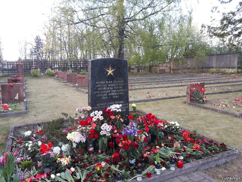 Помним, почитаем и тому детей своих учим.