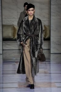 Giorgio Armani 2024 Ready-to-Wear Collection.
Ну-ну,провинциалки.