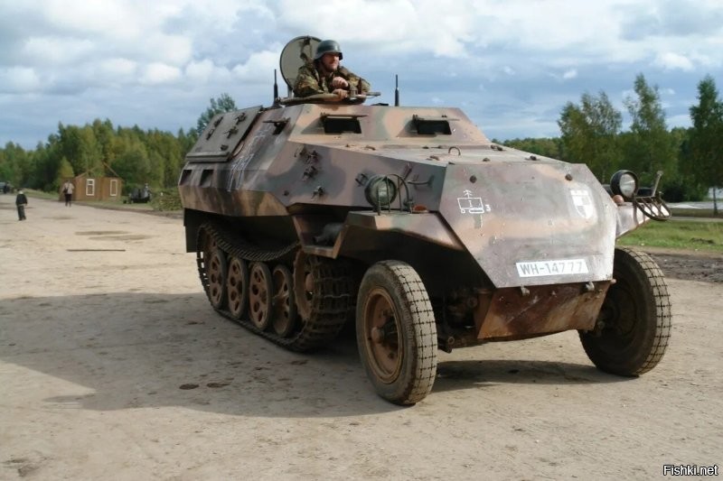 Могу конечно ошибаться, но по моему это Ханомаг Srz. 251?