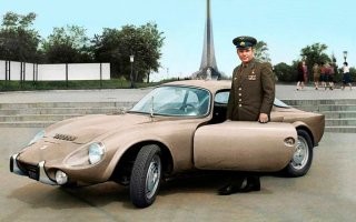В 1965 году Гагарин посетил авиасалон в Ле-Бурже и надолго застыл возле изящного приземистого среднемоторного купе. Намекал ли он как-то на желание обладать такой машиной или же французы сами проявили инициативу, история умалчивает, но уже через месяц, 26 июля, персональный экземпляр Юрия Алексеевича отправился из Парижа в Москву. Причем своим ходом   под управлением механика «Матры» и с грузом запчастей на борту.

Но самое интересное здесь даже не это. Признайтесь, вы же уверены, что машина Гагарина была небесно-голубой, как тот ЗИЛ или салон «Волги»? Это очень красивая и романтичная… неправда! На самом деле купе с номером кузова 10.146 было бежево-серым   gris platine irisé согласно заводской номенклатуре. И не только было, но и есть.

После гибели Юрия Алексеевича в Москву приехал Кястусис Индзюлас   видный автомобильный энтузиаст литовской ССР, председатель местного объединения любителей антикварных машин RIEDUVA. Он уговорил Валентину Гагарину продать любимое купе мужа.  в настоящее время находится в США, в музее Лейна. До этого она долгое время хранилась в Звёздном Городке, а затем была выкуплена литовским коллекционером и перевезена в Каунас. Согласно Пикабу, в Каунасе она была до 2011 года.