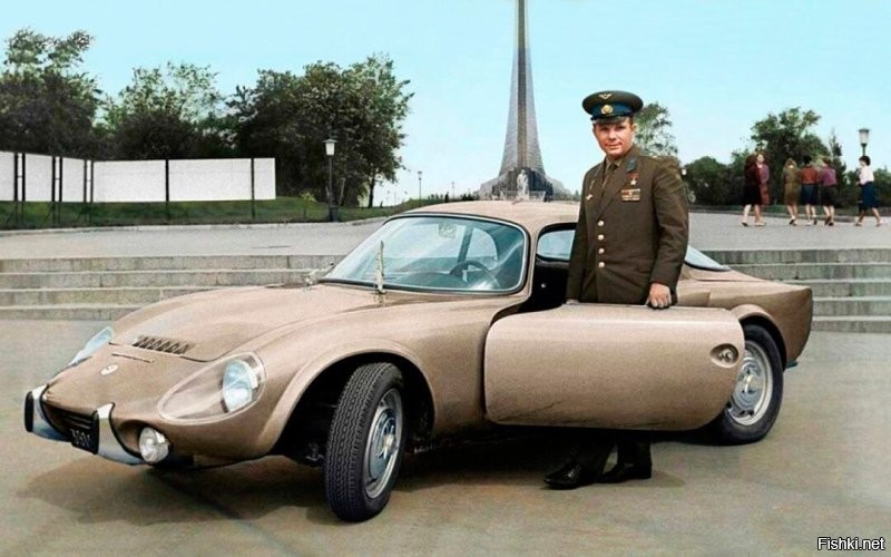 В 1965 году Гагарин посетил авиасалон в Ле-Бурже и надолго застыл возле изящного приземистого среднемоторного купе. Намекал ли он как-то на желание обладать такой машиной или же французы сами проявили инициативу, история умалчивает, но уже через месяц, 26 июля, персональный экземпляр Юрия Алексеевича отправился из Парижа в Москву. Причем своим ходом   под управлением механика «Матры» и с грузом запчастей на борту.

Но самое интересное здесь даже не это. Признайтесь, вы же уверены, что машина Гагарина была небесно-голубой, как тот ЗИЛ или салон «Волги»? Это очень красивая и романтичная… неправда! На самом деле купе с номером кузова 10.146 было бежево-серым   gris platine irisé согласно заводской номенклатуре. И не только было, но и есть.

После гибели Юрия Алексеевича в Москву приехал Кястусис Индзюлас   видный автомобильный энтузиаст литовской ССР, председатель местного объединения любителей антикварных машин RIEDUVA. Он уговорил Валентину Гагарину продать любимое купе мужа.  в настоящее время находится в США, в музее Лейна. До этого она долгое время хранилась в Звёздном Городке, а затем была выкуплена литовским коллекционером и перевезена в Каунас. Согласно Пикабу, в Каунасе она была до 2011 года.