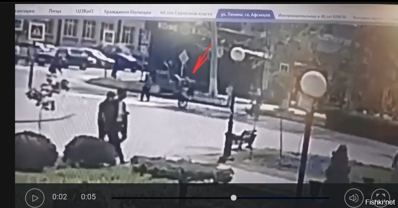 Я так понимаю , этот ушлепок еще и на заднем колесе летел по улице ?