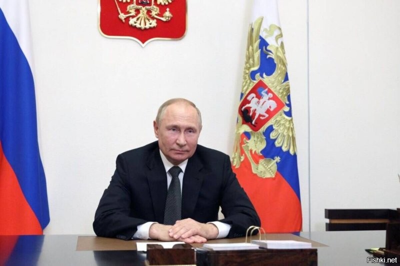 В который раз убеждаюсь ,что украинство -это болезнь заразная и ,по видимому ,не излечимая .Вы хоть понимаете своим коротким украинским умишком ,что толко что оскорбили не только всех россиян но и президента ? Видать сильно вам там хвост прищемили ,раз такая долгоиграющая" консерва "решила тухлятиной  своей завонять .