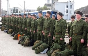 Для парней возраст прописан законом. У девушек действительно индивидуально.