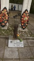 Под Ржевом (Тверская область) есть село Молодой Туд. Я и не знал, сколько этнических казахов там полегло... Ежемесячно появляются новые захоронения, так как ребята-поисковики делают великое дело, возвращая имена героев, о которых не говорили в советское время; из 100-й и 101-й казахстанских стрелковых бригад вернулись домой только 20%...