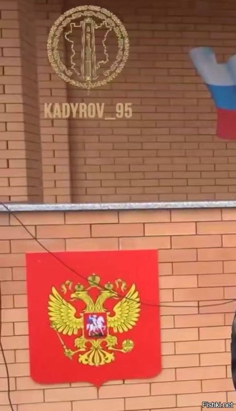 Тут обратили внимание, что они там удалили на гербе кресты (на коронах и державе).