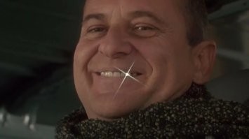 Зуб за $5 тысяч: хозяйка выбрала коронку из золота для своей кошки