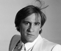 Нормальный актёр, ты видать не застал 70-80-е.