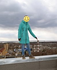 Я из тех еще родителей 
Когда у киндера наступил расцвет пубертатного периода, дал ей возможность сделать несколько фотосессий на крышах.
Ну, есть у меня доступ по работе, друзья-знакомства.
Наделала фоток, выложила в сториз и успокоилась, тема закрыта и не интересна 

PS от некоторых фотографий мамка в шоке была, но без экстрима, под присмотром - правильно подобранный ракурс и фальш-парапет (брандмауэр)