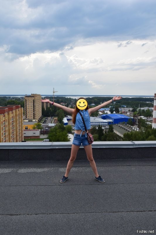 Я из тех еще родителей 
Когда у киндера наступил расцвет пубертатного периода, дал ей возможность сделать несколько фотосессий на крышах.
Ну, есть у меня доступ по работе, друзья-знакомства.
Наделала фоток, выложила в сториз и успокоилась, тема закрыта и не интересна 

PS от некоторых фотографий мамка в шоке была, но без экстрима, под присмотром - правильно подобранный ракурс и фальш-парапет (брандмауэр)