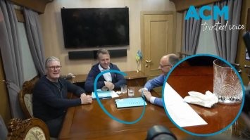 Тут в купе поезда зашли, а там: