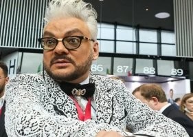 Какого года фото Киркорова? Интернета у них нет что ли?
Вот Киркоров: