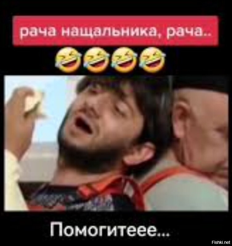 В Африке туристы засняли двух львов, которые так сильно объелись, что несколько часов не могли встать