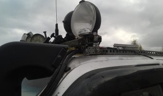 Как ни странно это выглядит, но так правильно. 
Так вода из воздуха выдавливается через специальные щели и не попадает в фильтр. 
Есть ещё "циклон". 

А дополнительный напор воздуха, если честно, никак не ощущается. 
Ни на тяге, ни на расходе топлива. 
Я и так и так ездил. :)