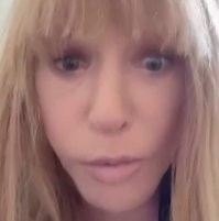 Алла Борисовна! Я не узнаЮ вас в гриме!