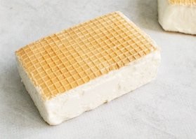 В Новосибирске точно был пломбир в брикетах. Типа такого