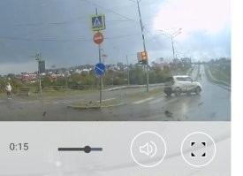 Светофор одновременно показывал красный и зелёный?