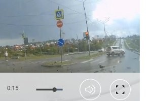 Светофор одновременно показывал красный и зелёный?