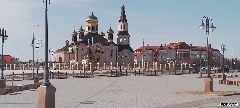Многие ревнители крестов в школе уроки рисования и черчения прогуливали, а в ВУЗе зачёт по инженерной графике купили, поэтому понятия не имеют, что такое проекции.