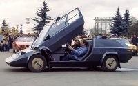 Потому что конвейерная сборка -- качественнее. Потому что над конвейерной моделью автомобиля трудились сотни профессионалов узкого направления, а значит она надежней, безопасней, эргономичней и т.д. Потому что конвейерный автомобиль легко отремонтировать. Продолжать или достаточно?

Вот так выглядели самоделки времен СССР