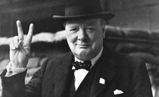 Это не жест "Victory", этот жест означает: "да пошёл ты на..."
А настоящий жест "Victory" выглядит так: