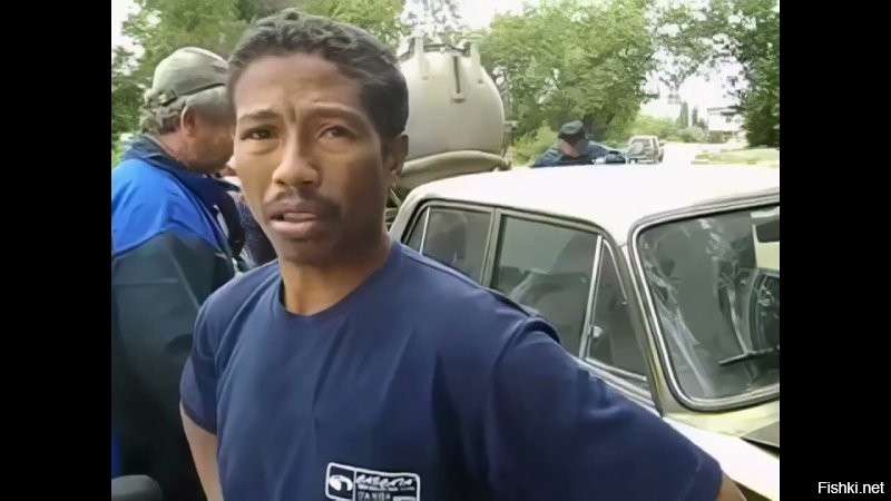 Медведь погнался за машиной с женщинами и детьми